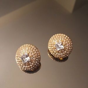 NEIMAN MARCUS CLIP EARRINGS 💯AUTHENTIC